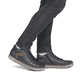 Dunkelblau-braune Rieker Herren Schnürstiefel 17940-14 aus Glattleder. Schuh am Fuß.
