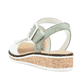 Grüne Rieker Keilsandaletten V3660-52 mit trendigen Schnalle. Schuh von hinten.