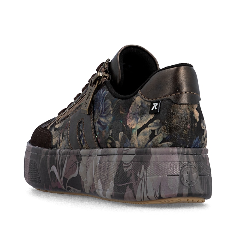 Dunkelbraun-schwarze Rieker Damen Sneaker Low M7711-26 mit floralem Aufdruck. Schuh von hinten.