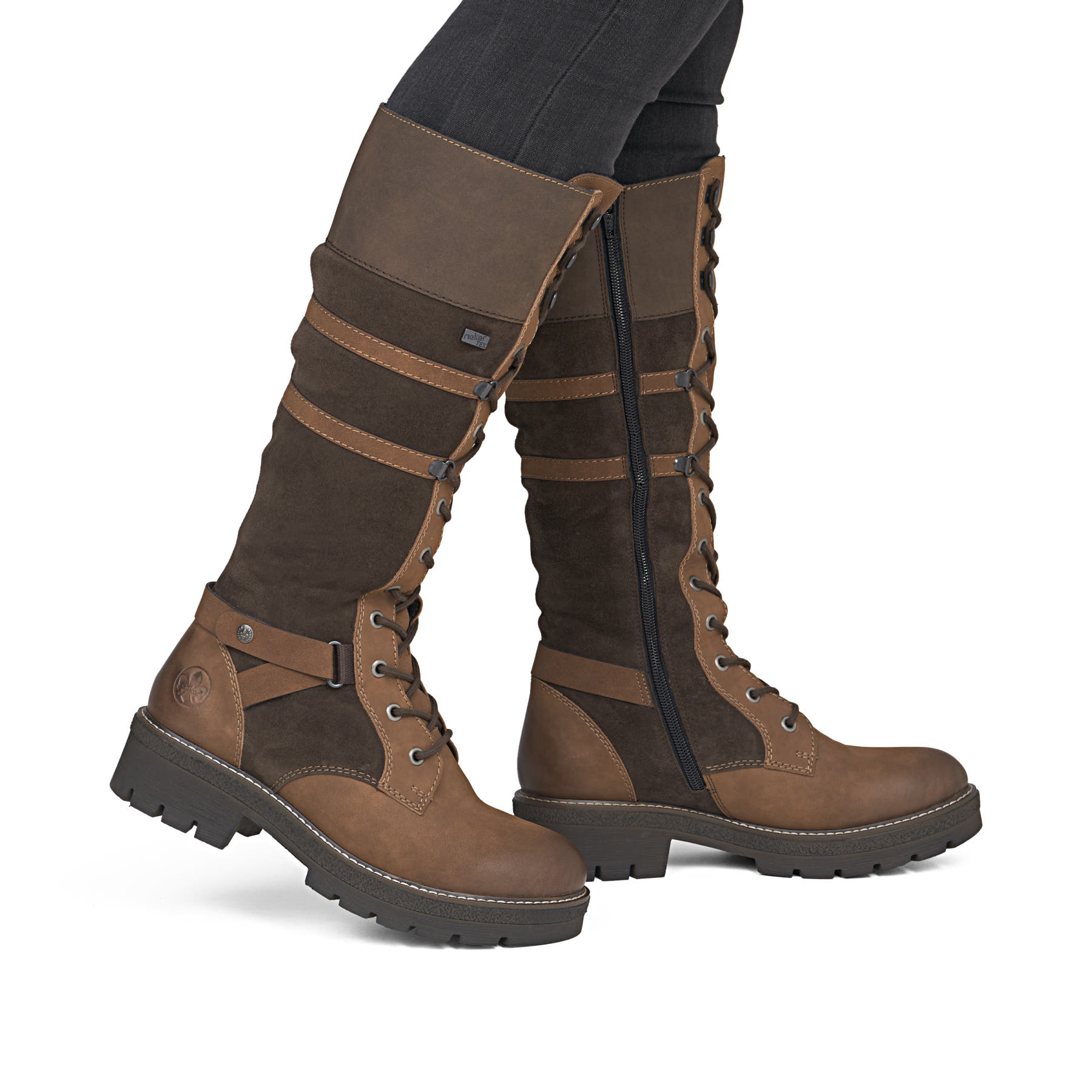 Braune Rieker Damen Schnürstiefel Y8101-25 aus Rauleder. Schuh am Fuß.