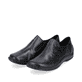 Schwarze Rieker Damen Slipper L1751-00 mit einem Gummizug. Schuhpaar seitlich schräg.
