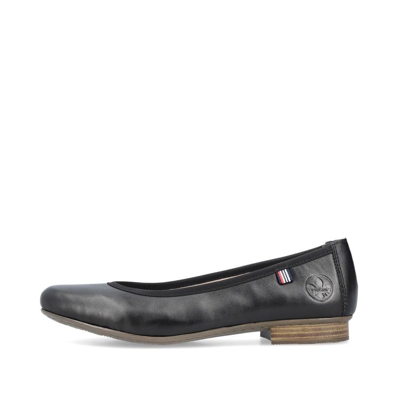 Schwarze Rieker Ballerinas 51994-01 mit einer extra weichen Decksohle. Schuh Außenseite.