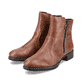 
Karamellbraune Rieker Damen Stiefeletten 73450-22 mit Reißverschluss sowie Blockabsatz. Schuhpaar schräg.