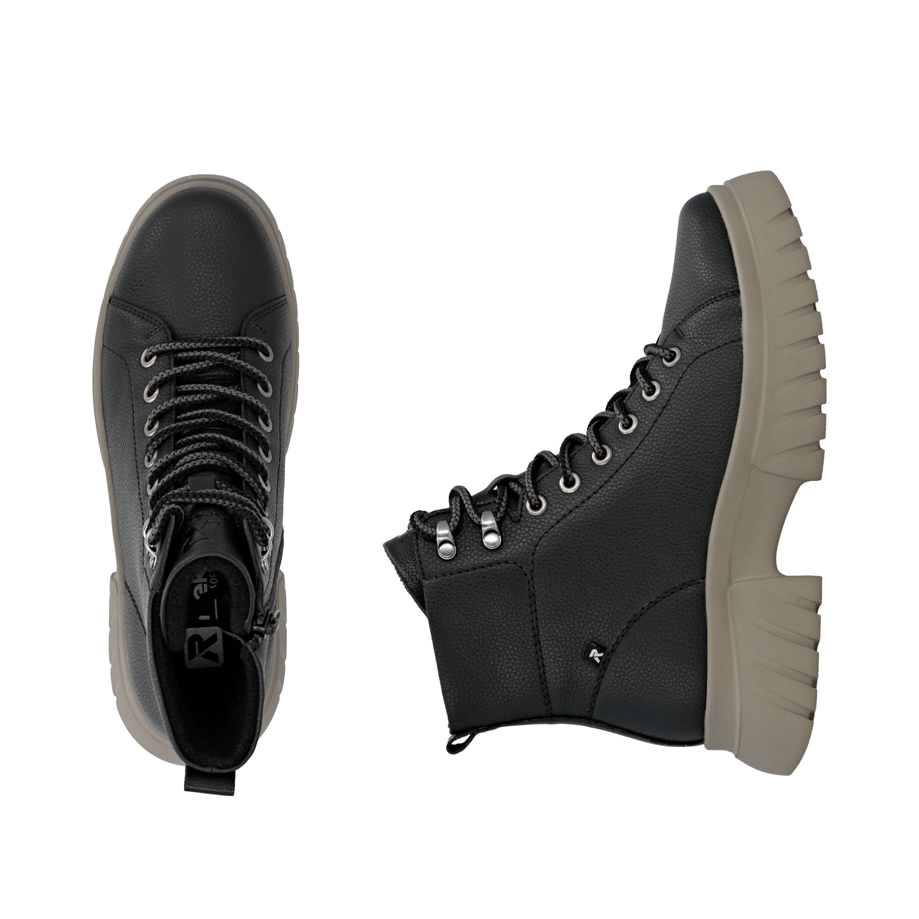 Schwarze Rieker Damen Biker Boots W1877-00 aus Glattleder. Schuh von oben, liegend.