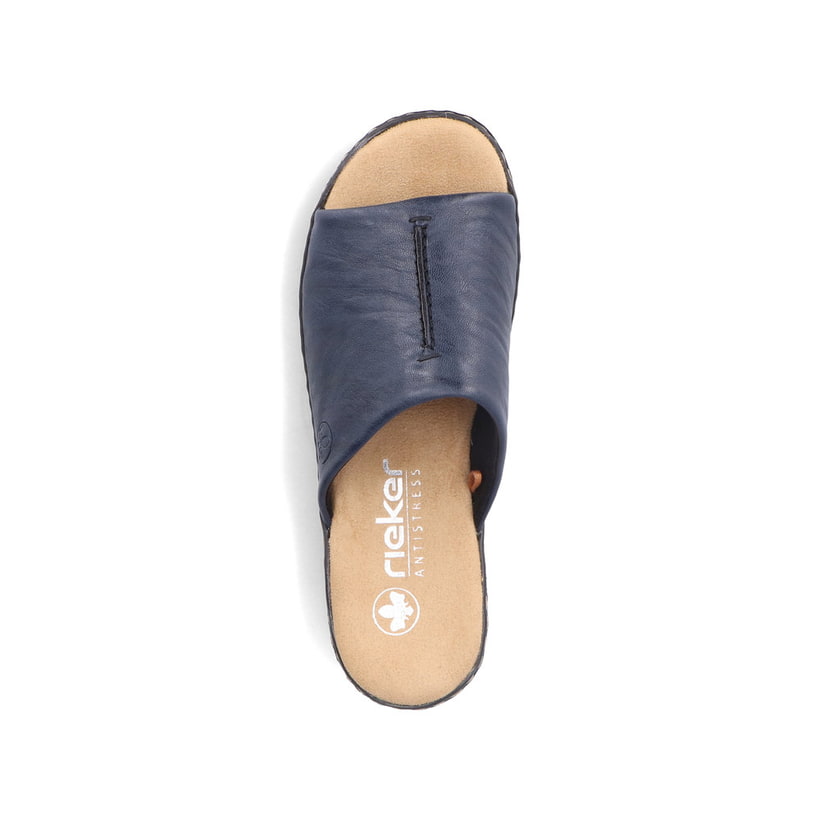 Blaue Rieker Damen Pantoletten 62905-14 mit moderner Spannnaht. Schuh von oben.