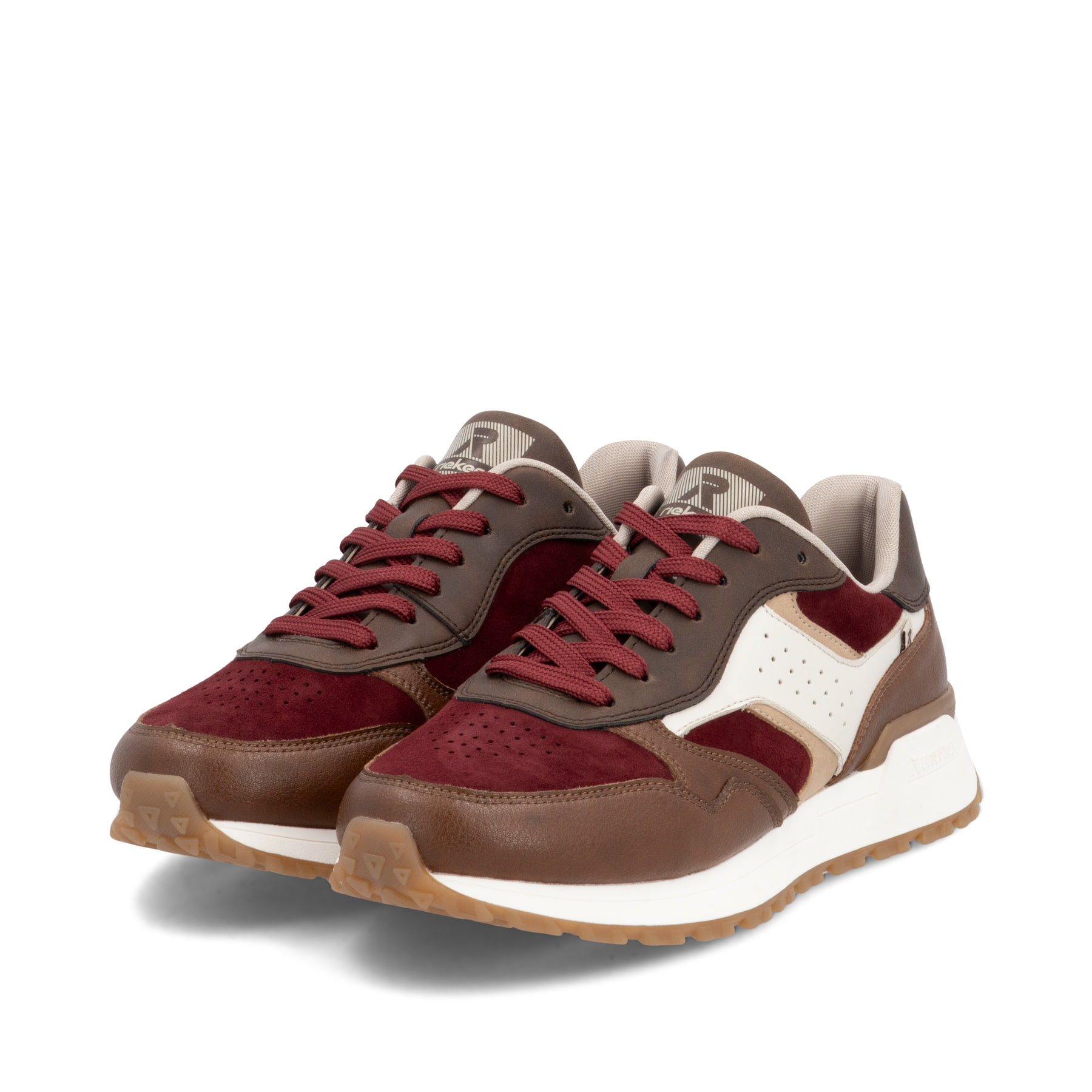 Baskets basses Rieker marron pour femme W0607-35 avec semelle adhérente. Chaussures inclinées sur le côté.
