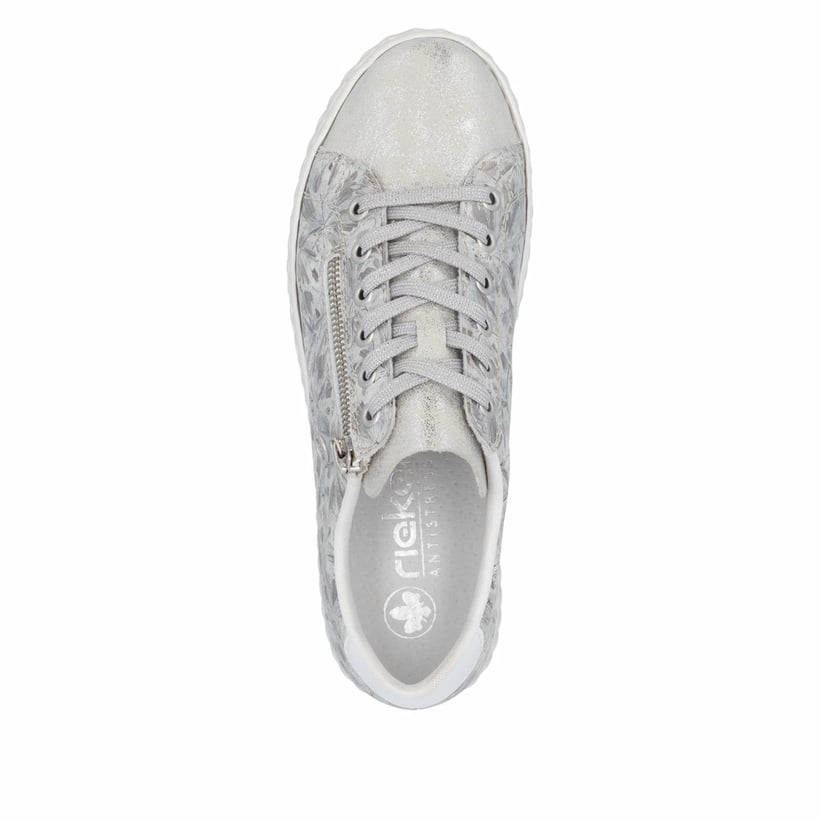 Baskets basses Rieker argent pour femme N0900-90 avec motif floral. Chaussure vue de dessus.