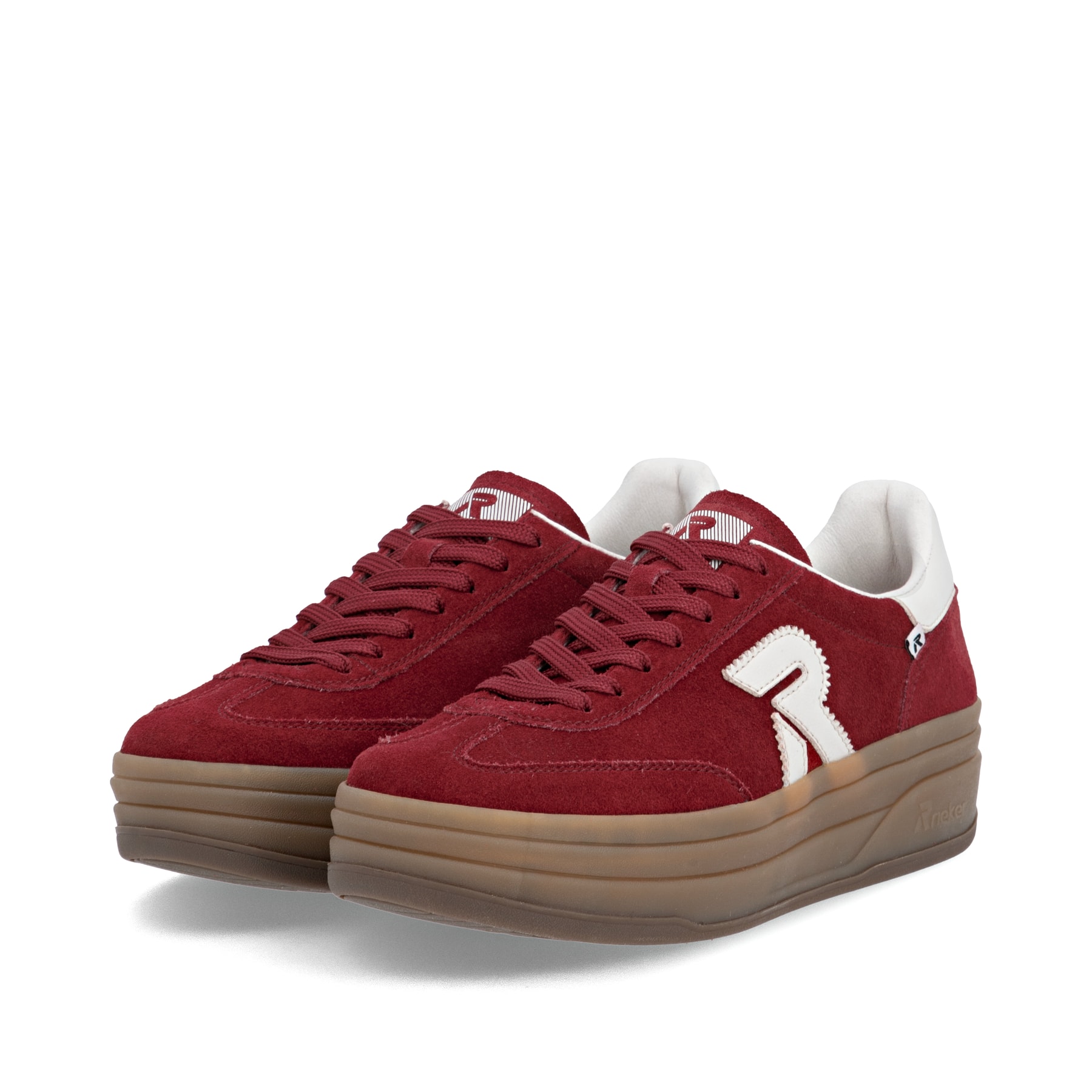 Baskets basses Rieker rouges pour femme W3700-35 avec lacets. Chaussures inclinées sur le côté.