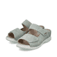 Grüne Rieker Damen Pantoletten V7492-52 mit Klettverschluss sowie Extraweite H. Schuhpaar seitlich schräg.