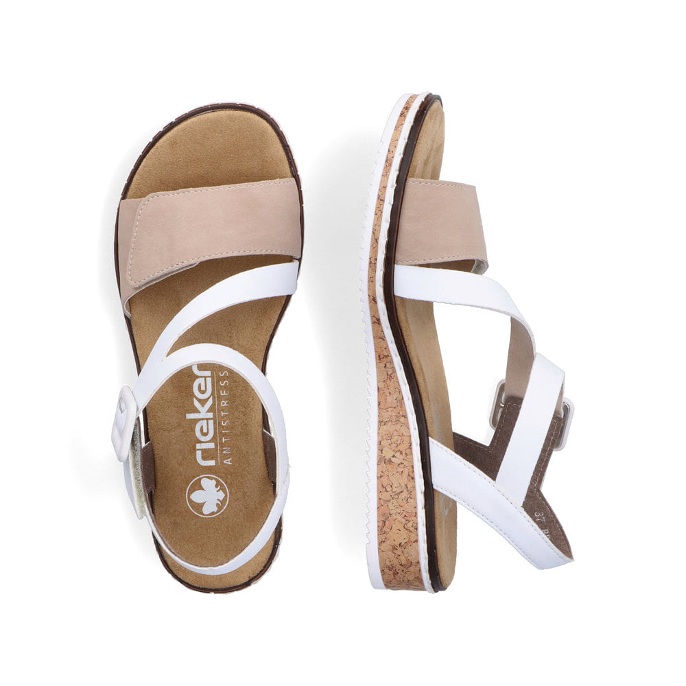 Beige Rieker Keilsandaletten V3660-60 mit trendigen Schnalle. Schuh von oben, liegend.