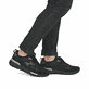 Schwarze Rieker Herren Sneaker Low U1403-01 mit wasserabweisender TEX-Membran. Schuh am Fuß.