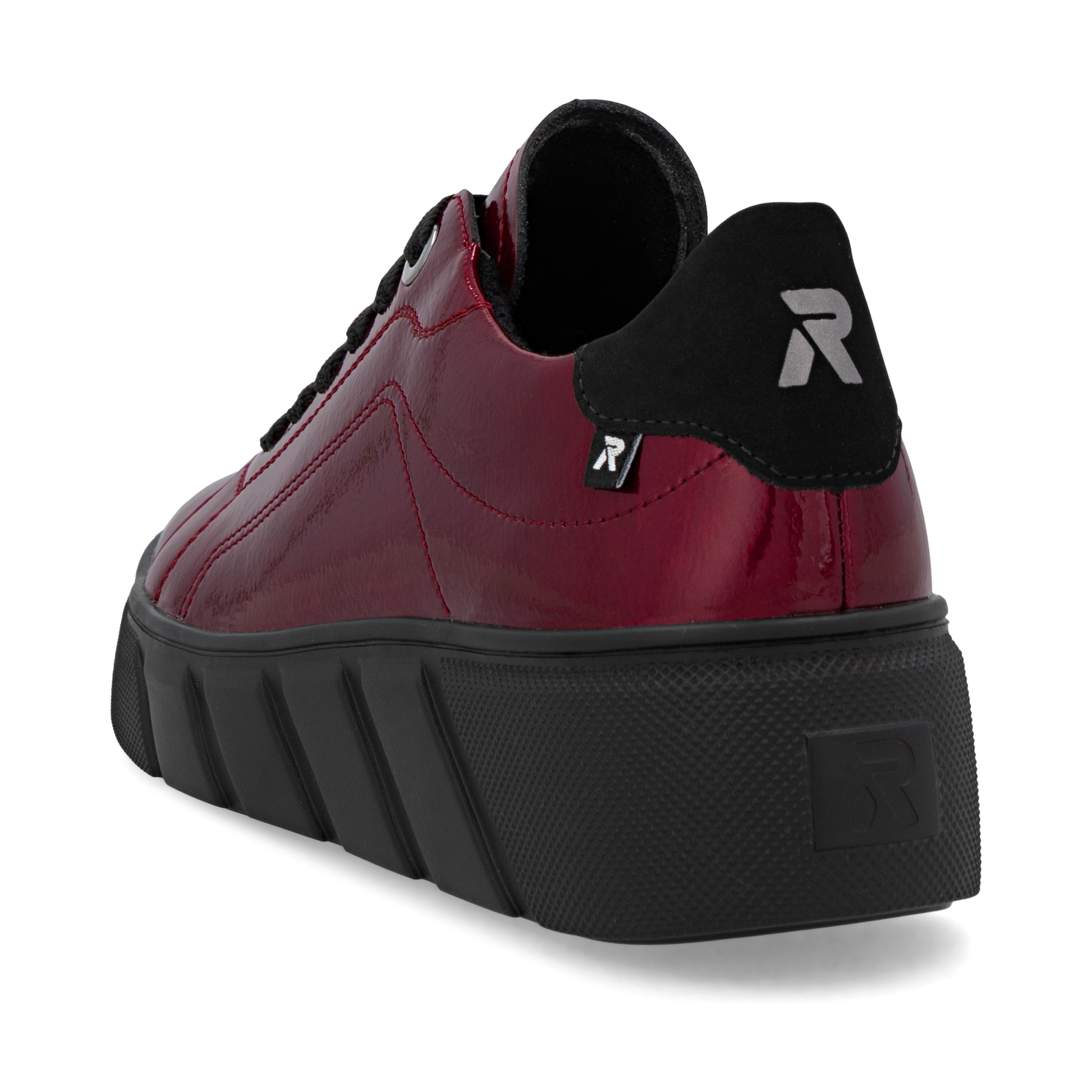 Dunkelrote Rieker Damen Sneaker Low W2601-35 aus Lackleder mit einer Schnürung. Schuh von hinten.
