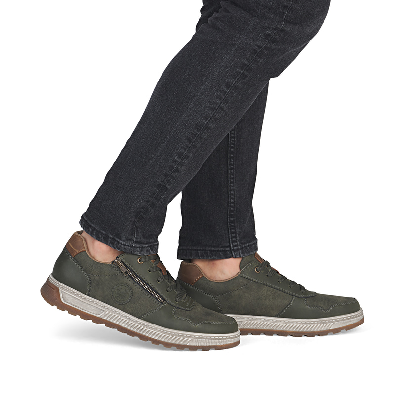 Baskets basses Rieker vertes pour homme 37029-52 avec fermeture éclair. Chaussure au pied.