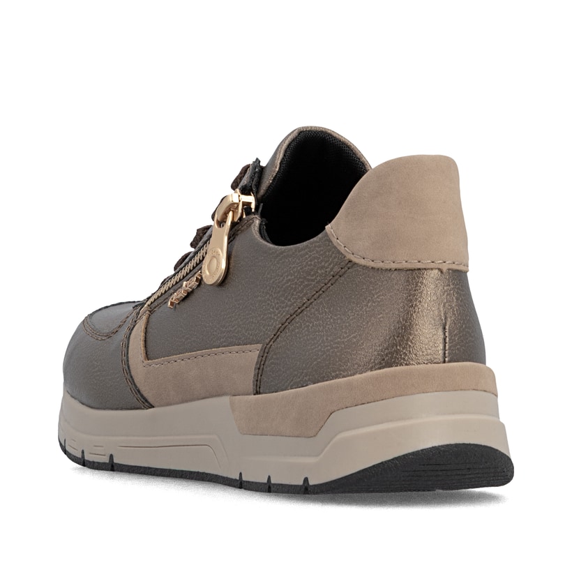 Bronze-beige Rieker Damen Sneaker Low 58902-90 mit einem Reißverschluss. Schuh von hinten.