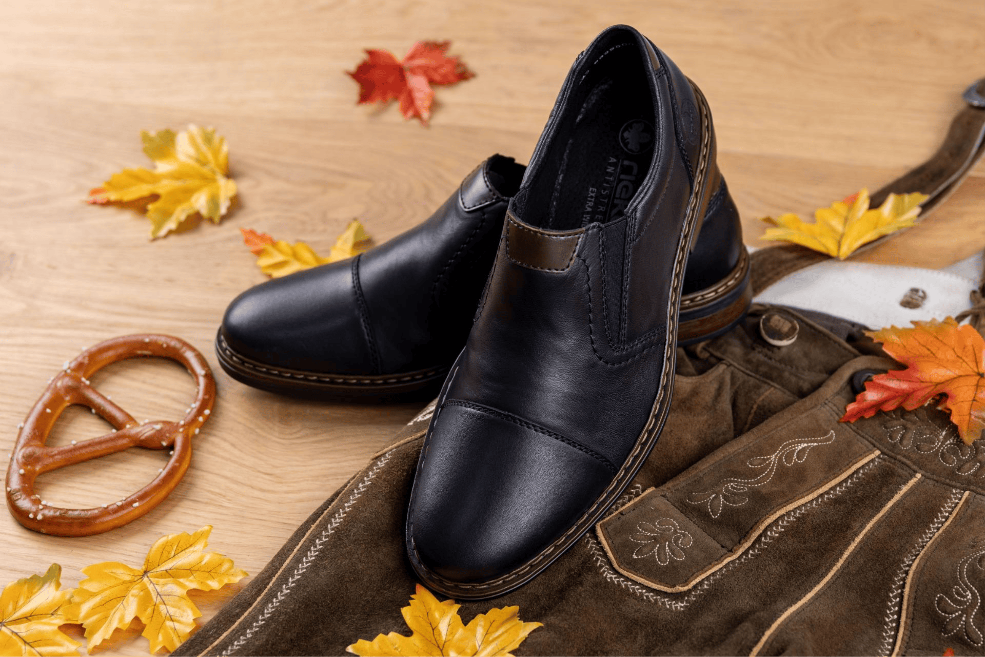 Herrenslipper für Herbstfeste 17659-00 von Rieker.