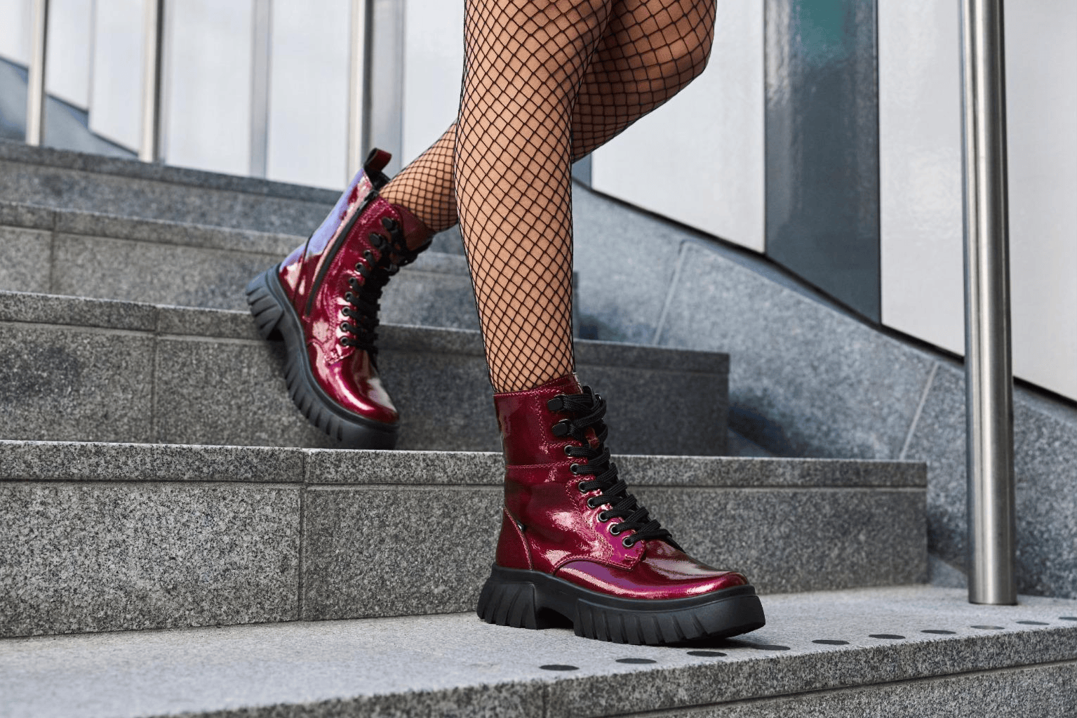 Rockige rote Biker Boots w1870-35 aus Lack von Rieker.