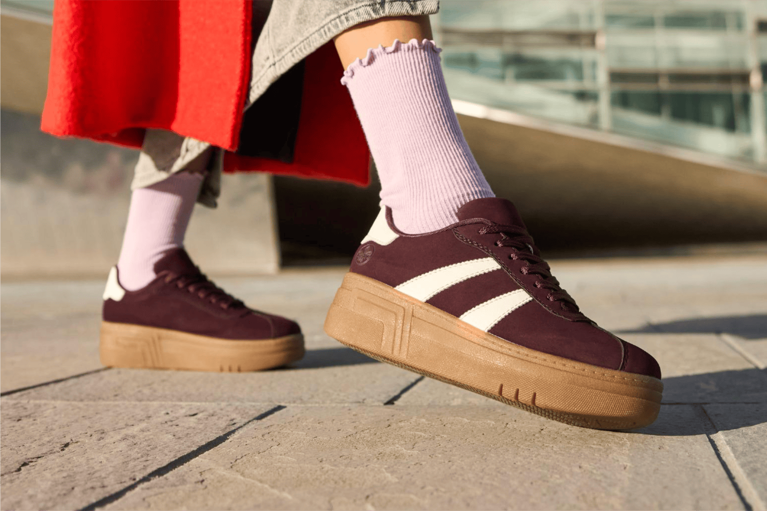 Baskets basses rouges m7601-30.